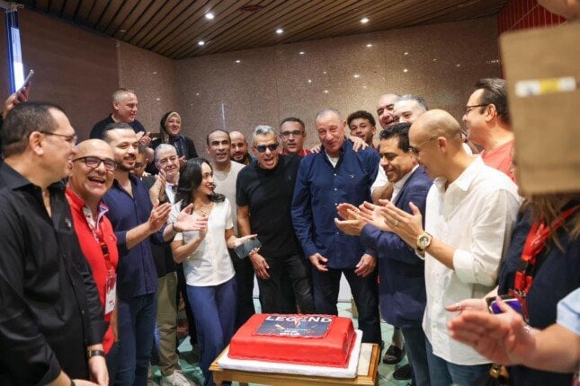 عيد ميلاد الكابتن محمود الخطيب: احتفالات قائمة الأهلي في الانتخابات «صور»