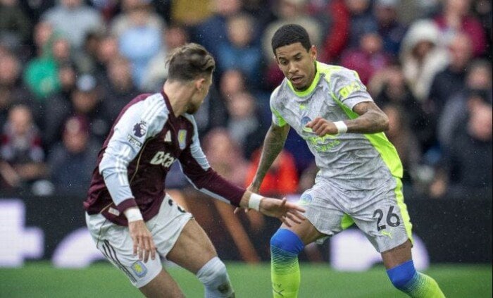 مانشستر سيتي يتعرض للهزيمة أمام أستون فيلا في مباراة الدوري الإنجليزي