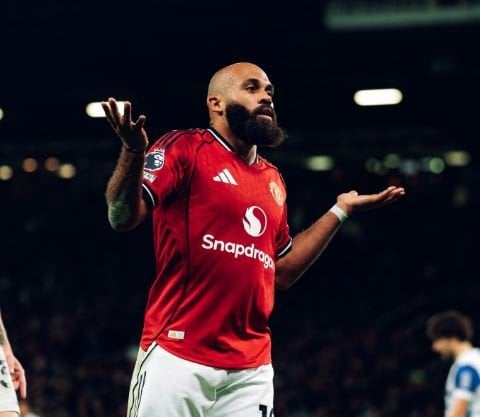 مبويمو يقود مانشستر يونايتد لتحقيق انتصار كبير على برايتون في الدوري الإنجليزي - فيديو