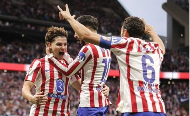 أتلتيكو مدريد يحقق فوزاً ساحقاً على إشبيلية بثلاثية نظيفة في الدوري الإسباني