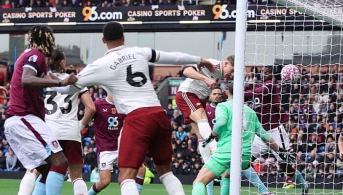 أرسنال يحقق فوزاً على بيرنلي ويعزز صدارته في الدوري الإنجليزي الممتاز