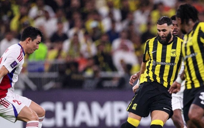 الاتحاد السعودي يدك الشارقة بثلاثية في دوري أبطال آسيا للنخبة