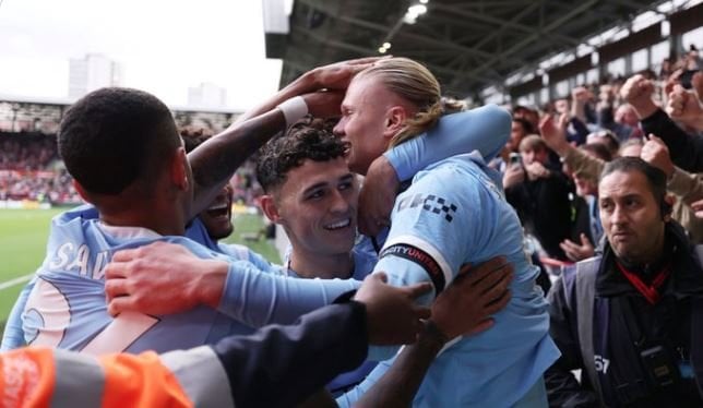 صافرة الحكم البولندي تدير مباراة مانشستر سيتي ضد بوروسيا دورتموند في دوري أبطال أوروبا