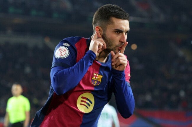 "فيران توريس يقود هجوم برشلونة ضد إلتشي في الدوري الإسباني"