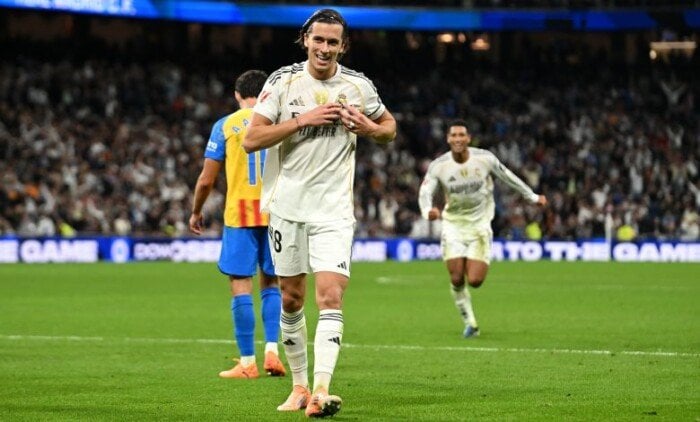 كاريراس يعبر عن سعادته بتسجيل أول أهدافه مع ريال مدريد ضد فالنسيا