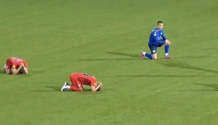 وفاة مدرب خلال مباراة في الدوري الصربي تثير صدمة الجماهير